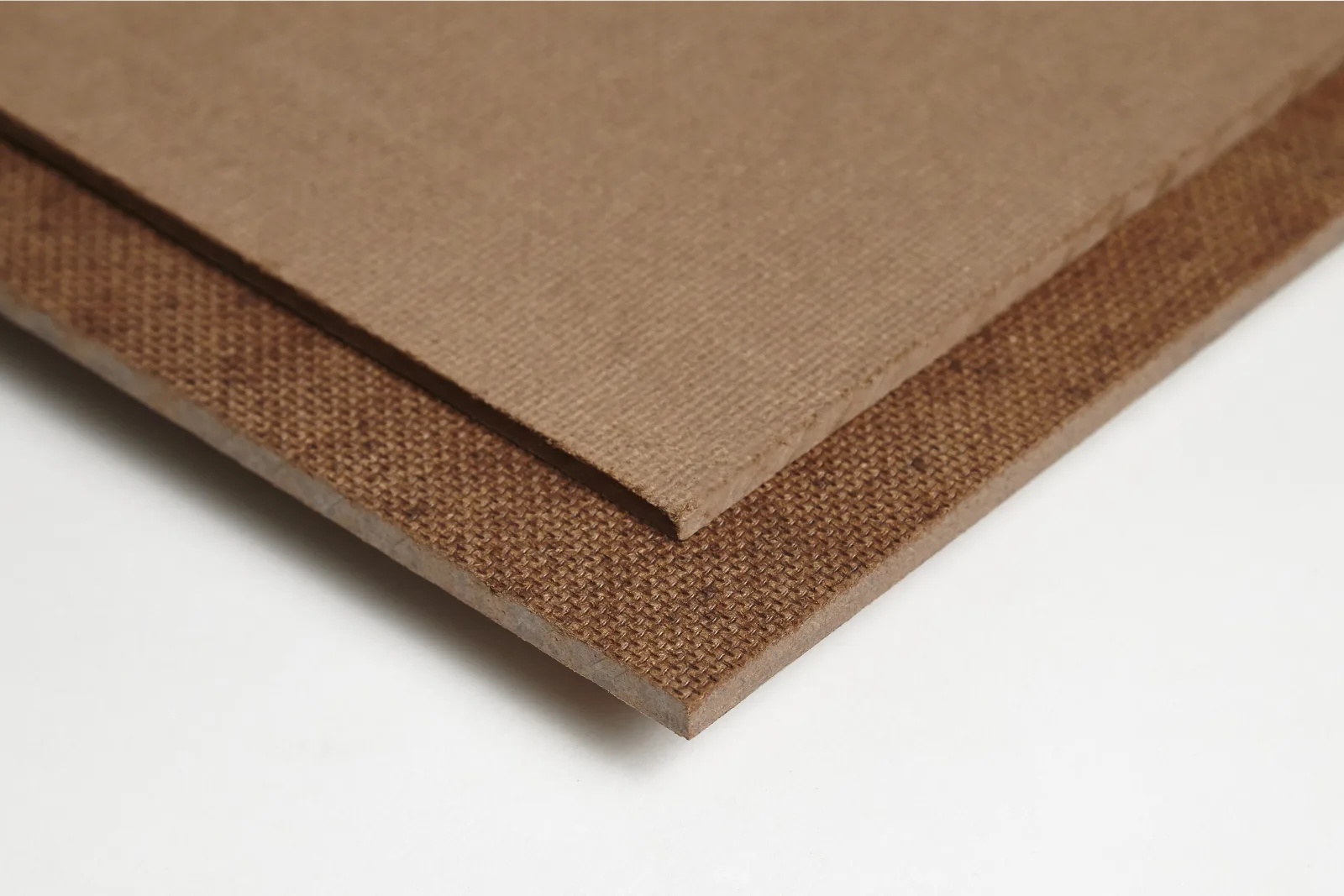 Detalle dun taboleiro de hardboard, coa cara lisa arriba e a rugosa debaixo